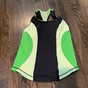 Lululemon sleeveless top w built in bra sz 6